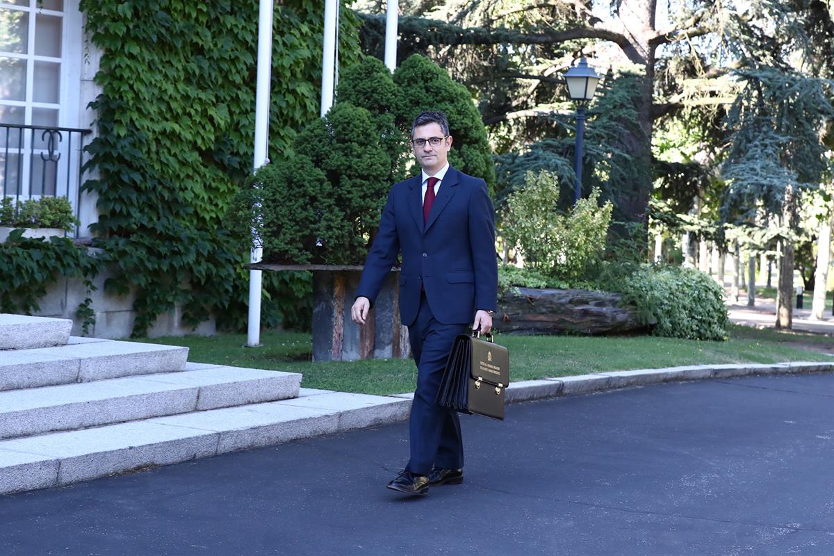 13/07/2021. The Minister for the Presidency, Parliamentary Relations and Democratic Memory, Félix Bolaños, walks through the gardens of La Moncloa